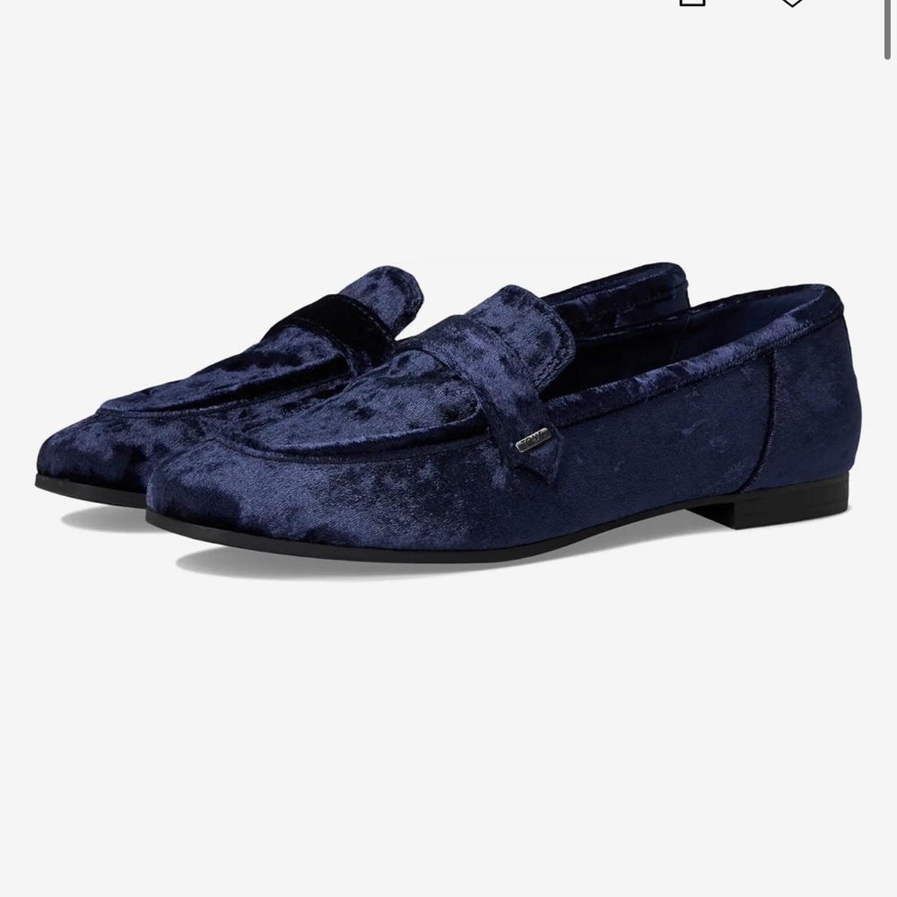 NWOT Tom’s Lynette Navy Blue Velvet like slip on loafer. 10